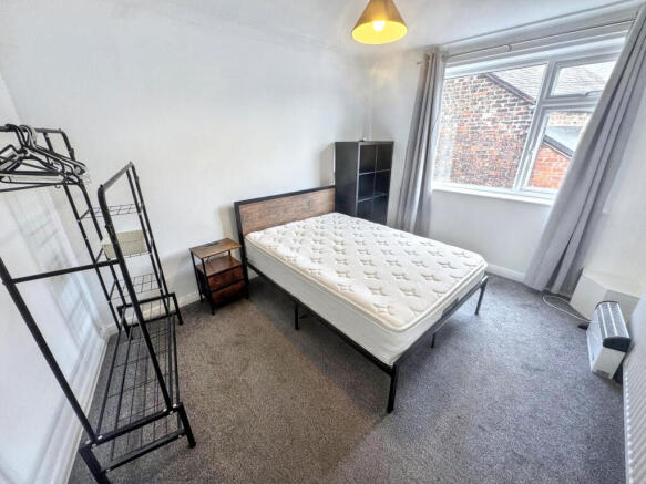 2 bed Apartment to rent Image 4