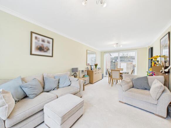 CAM02136G0-PR0522-STILL018