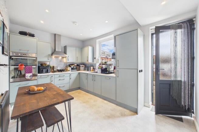 3 bed Semi-Detached for sale Image 4