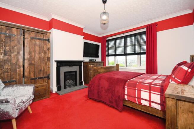 4 bed Semi-Detached for sale Image 4