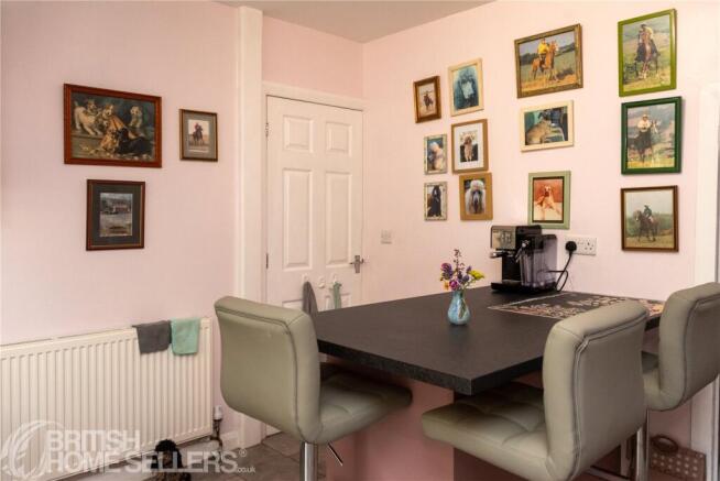 3 bed Semi-Detached for sale Image 4