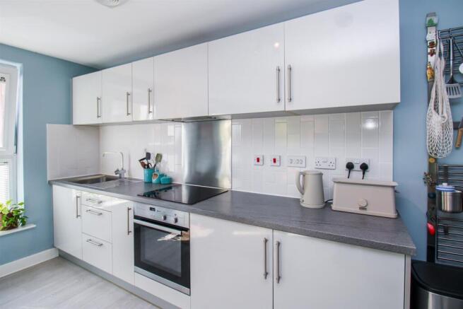 2 bed Town House for sale Image 5