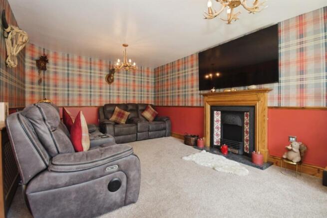 4 bed Detached for sale Image 5