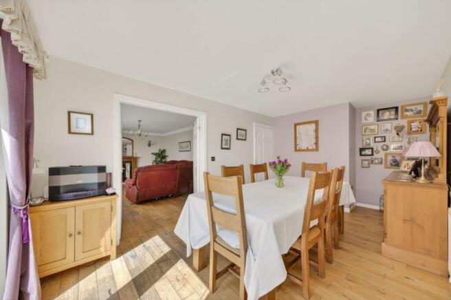 5 bed Detached for sale Image 12