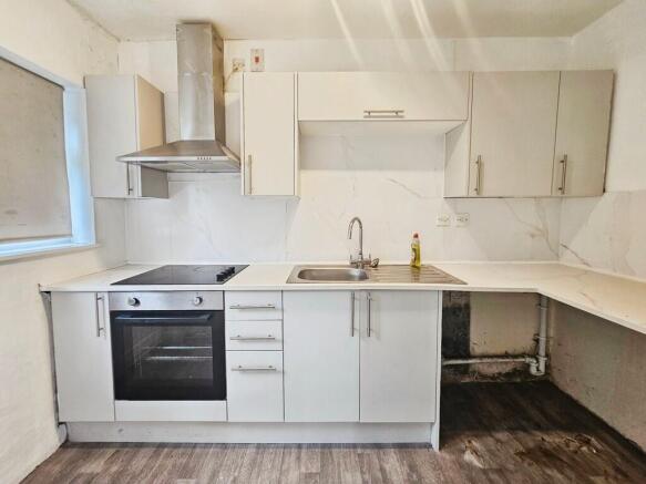 4 bed Terraced to rent Image 5