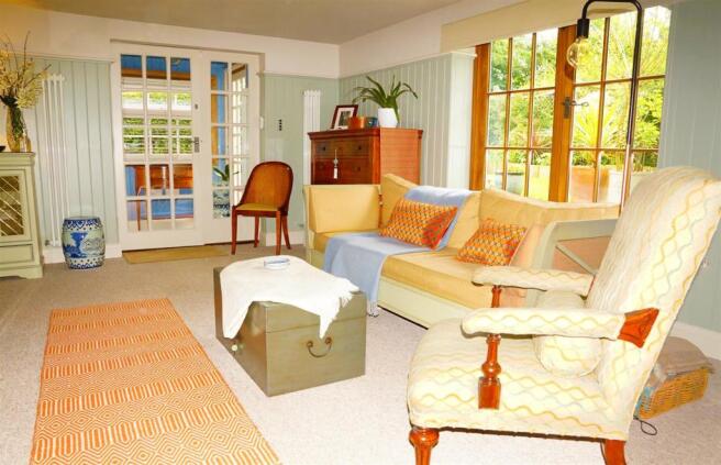 Open Plan Living Room and Luxury Kitchen