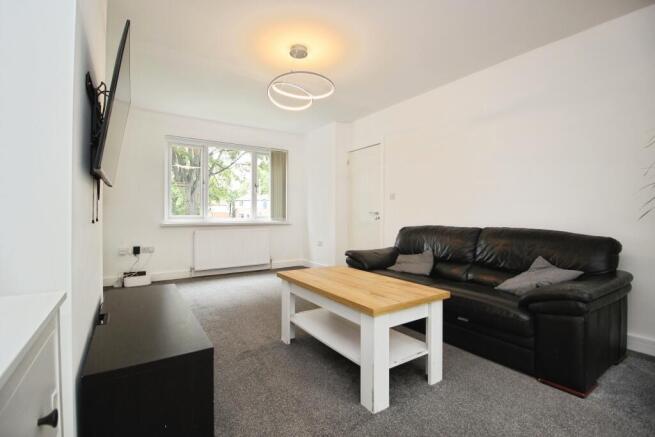 3 bed Semi-Detached for sale Image 6