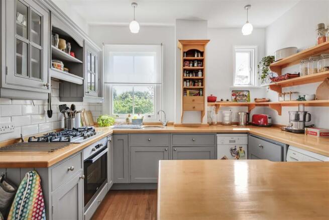 james_anderson_-_85a_erpingham_rd__6_.jpg