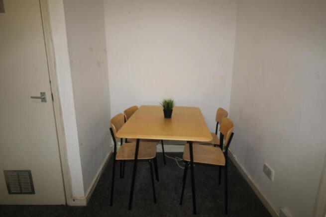 2 bed Flat to rent Image 5