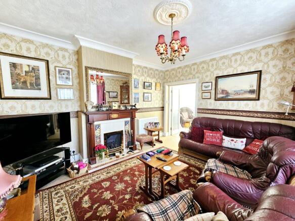 4 bed Detached Bungalow for sale Image 2