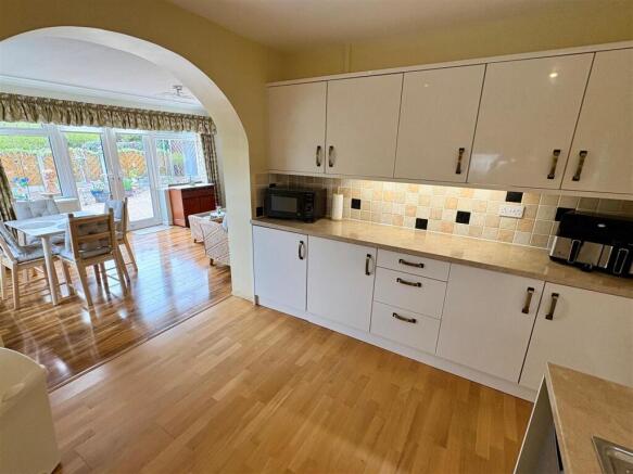 2 bed Semi-Detached Bungalow for sale Image 7