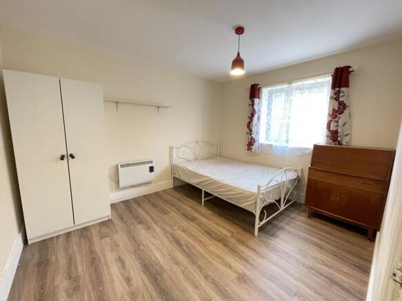 2 bed Apartment to rent Image 6