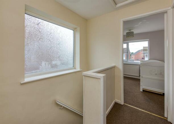 10 Lime Tree Gardens-landing.jpg