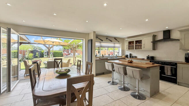 Kitchen/family ro...