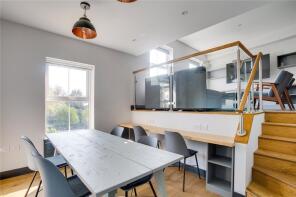 77, Lavender Hill, London SW11 5QL