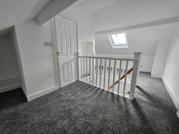 3 bed Terraced to rent Image 8