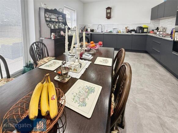 3 bed Semi-Detached for sale Image 4
