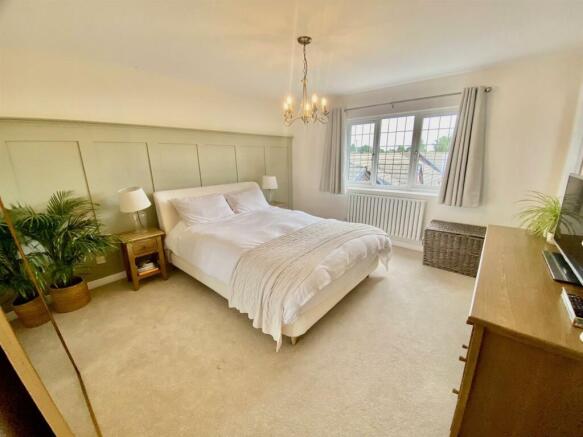 PRINCIPAL BEDROOM
