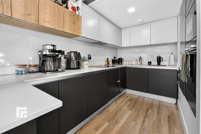 LOUNGE/KITCHEN/DINING AREA