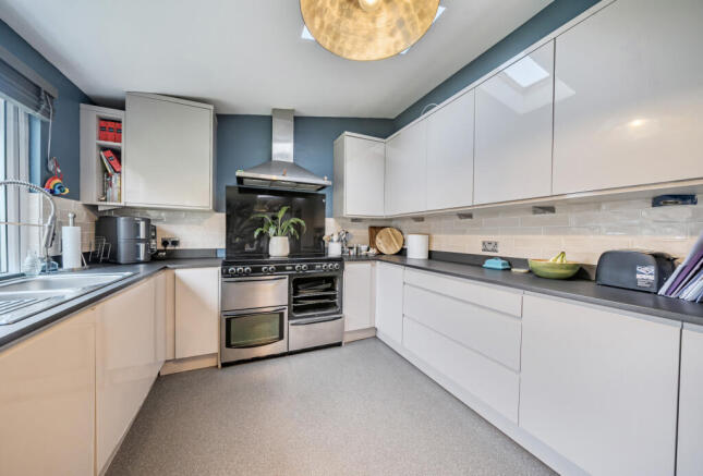 1408965-11-698c6c...