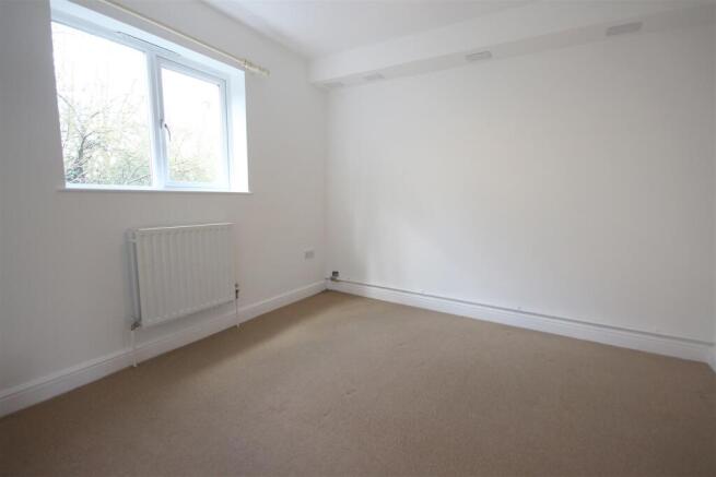 2 bed Apartment to rent Image 9