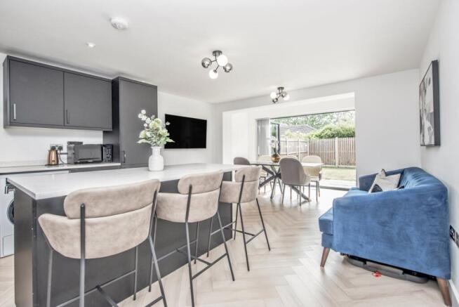4 bed Detached for sale Image 4