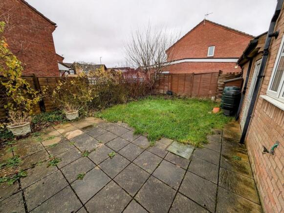 37 Cheshire Close garden.jpg
