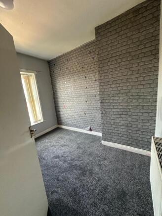 2 bed Terraced to rent Image 4