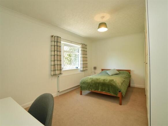 4 bed Detached Bungalow for sale Image 8