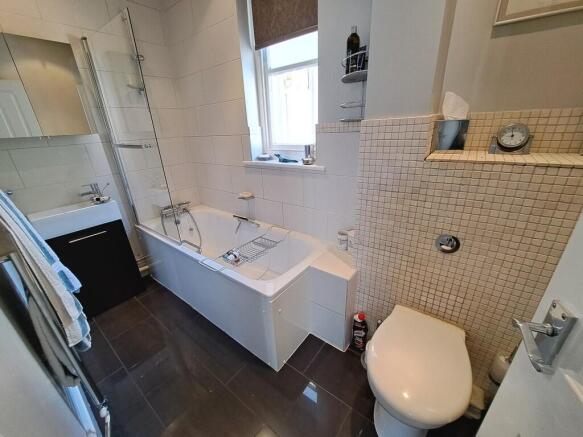 En-suite bathroom