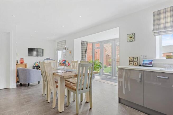 20 Gresley Way - dining area2.jpg