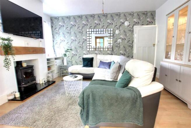 5 bed Detached for sale Image 7