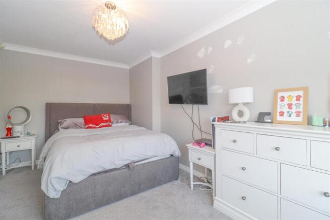 4 bed Town House for sale Image 8