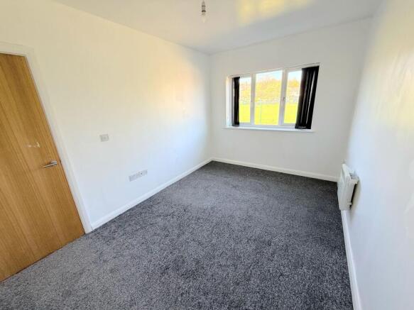 2 bed Flat to rent Image 11