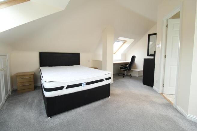 Bedroom - Photo 2