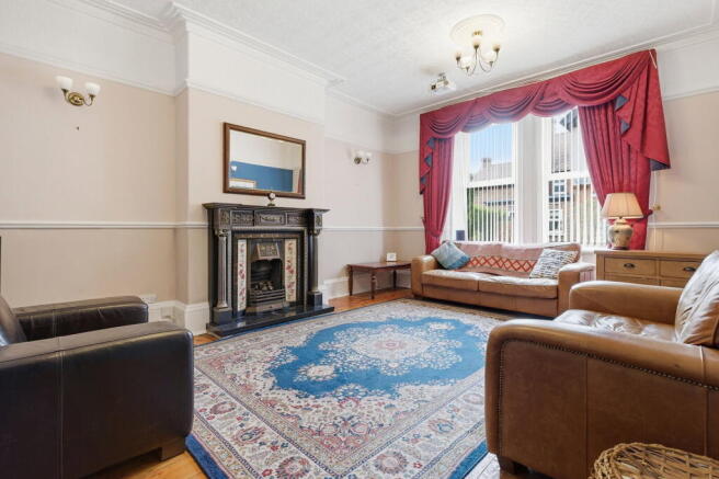 5 bed Semi-Detached for sale Image 8