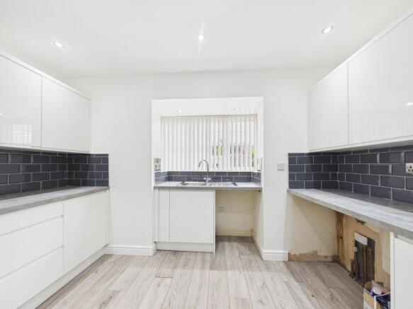 3 bed Detached to rent Image 5