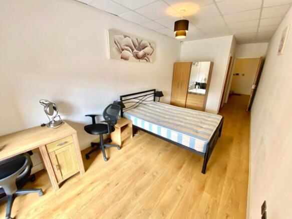 2 bed Apartment to rent Image 4