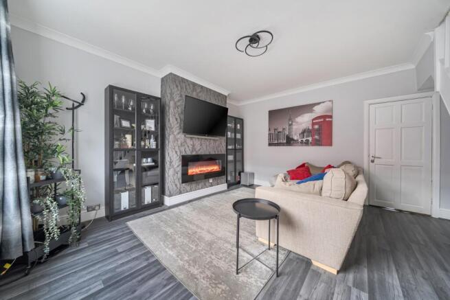 1382834-6-692436b9267f4