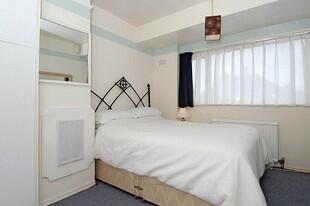 Bedroom 1 (angle 1)