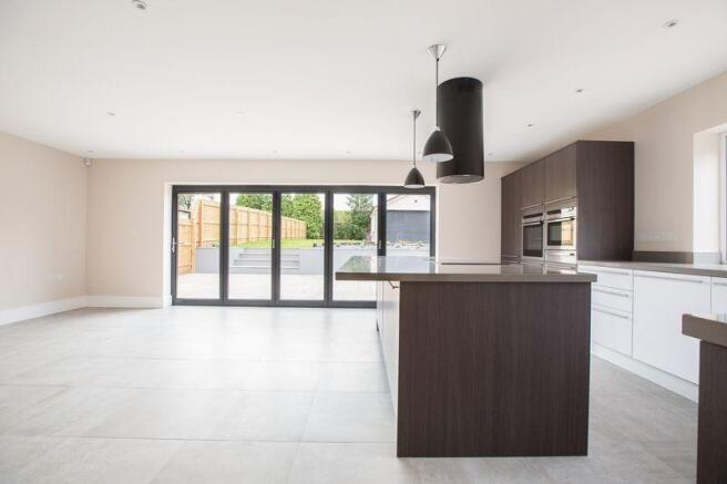 Kitchen/ Dining