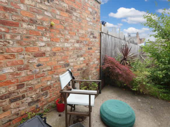2 bed Terraced for sale Image 3
