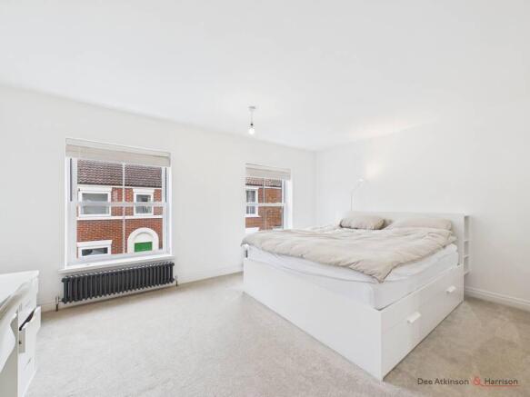 5 bed Detached for sale Image 12