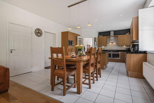 5 bed Detached for sale Image 5