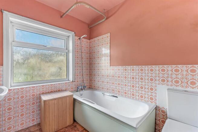 4 bed Semi-Detached for sale Image 12