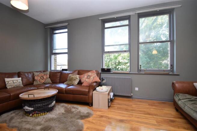 3 bed Apartment to rent Image 6