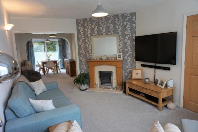 Lounge/Dining Room