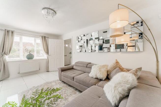 5 bed Detached for sale Image 4