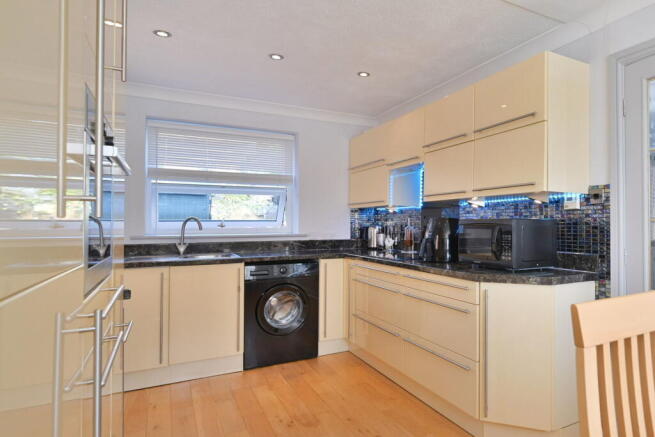 3 bed Detached to rent Image 9