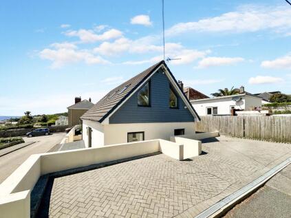 Modern Home Near Village Centre, Porthleven